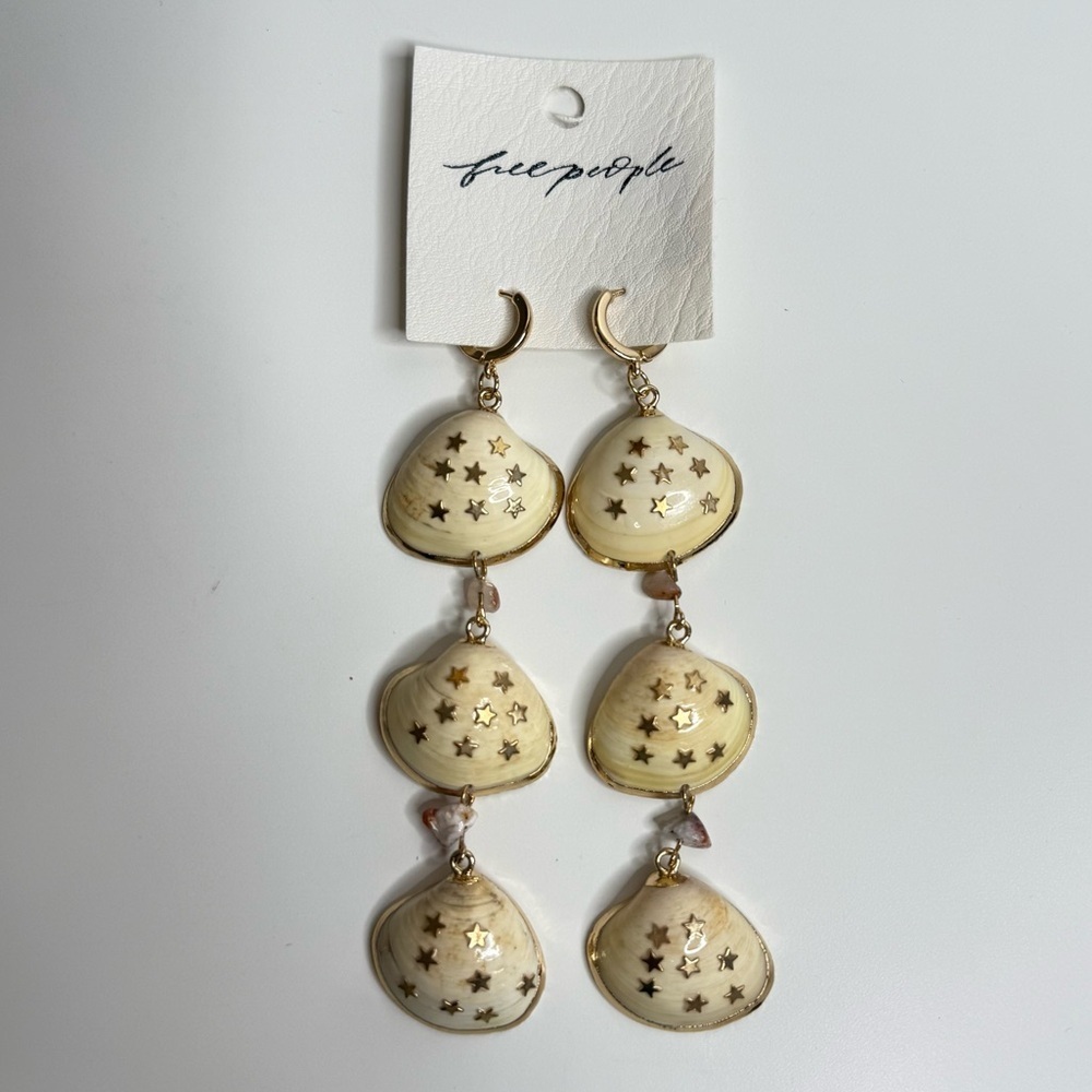 Free People Bahama Baby Starry Shell Earrings - NWT - Picture 3 of 4
